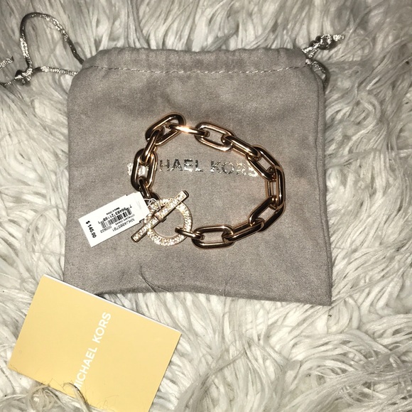 Michael Kors Jewelry - 🎁Micheal Kors cityscape toggle bracelet🎁